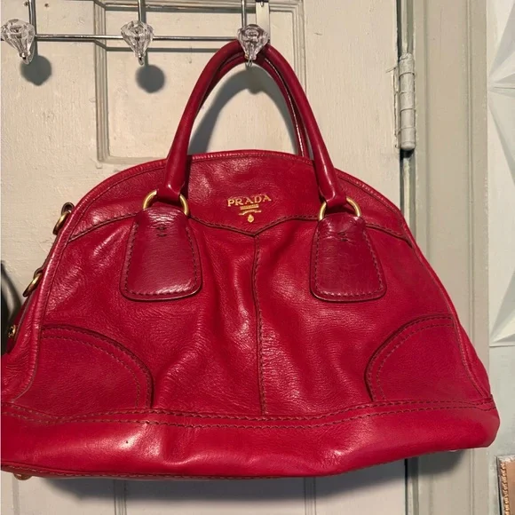 Prada bag - Picture 1 of 11